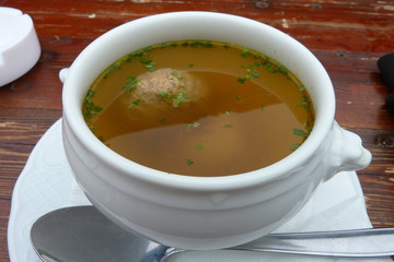 Leberknödelsuppe