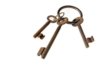 Drei alte rostige Schlüssel an Schlüsselring