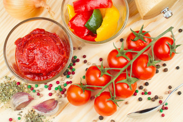 ingredients for making tomato sauce with slices of bell pepper