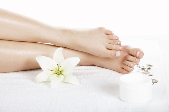 damskie stopy w salonie spa