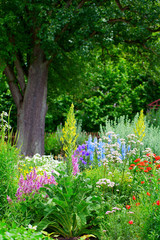 Bauerngarten unterm Birnenbaum