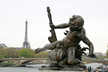 Fototapeta na wymiar Sculpture on the Pont Alexander III in Paris