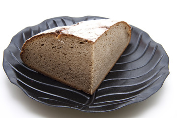 Roggenbrot auf einem Teller