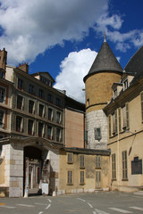 Fototapeta na wymiar Roman wieża w centrum Grenoble