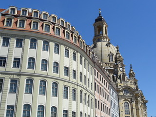 Obraz premium historische Bürgerhäuser und Frauenkirche Dresden