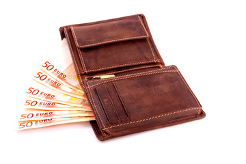 Braunes Portemonnaie mit 50 Euro Scheinen