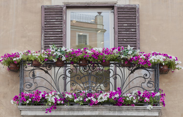 Fototapeta premium Balcone con fiori