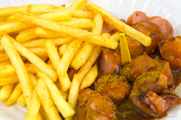 Currywurst mit Pommes