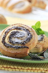 Poppy seed snails