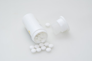 Fototapeta na wymiar Box of white pills