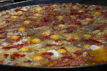 Paella de huevos y bacalao