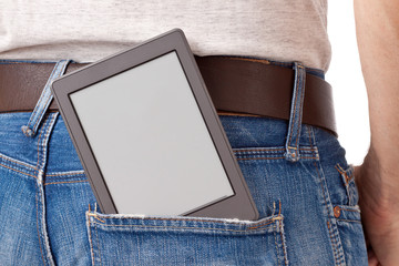 e-Reader,  ebook steckt lässig in der Hosentasche