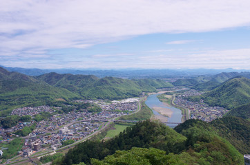 長良川と山並み
