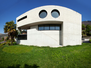 Fototapeta na wymiar Nowoczesny dom w betonie