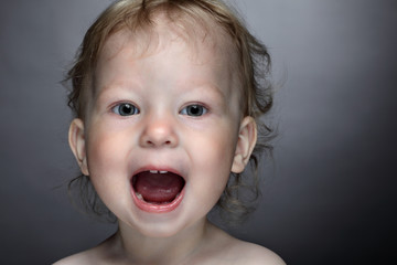 beauty baby open mouth and scream