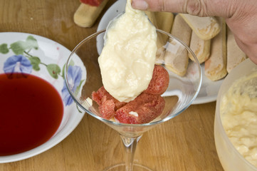 Grifle in cup - zuppa inglese - step