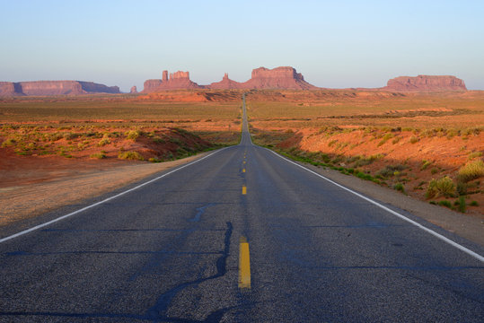 Road to Monument Valley