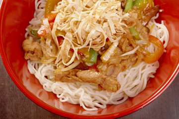 Noodles with pork and vegetable