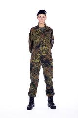 Soldatin in Uniform Porträt