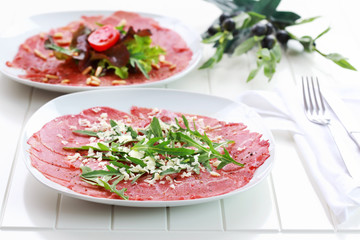 Carpaccio with arugula and cheese