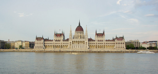 Fototapeta na wymiar budapest parliament building