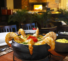 Moqueca de camarão e peixe