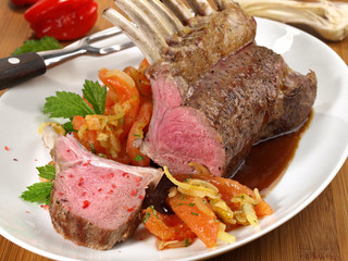 Lammrücken mit Knochen