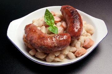 Salsicce, wurstel e fagioli