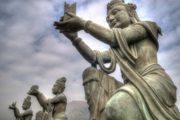 Fototapeta na wymiar Posągi buddyjskie w pobliżu Tian Tan Buddha, Lantau Island, HK.