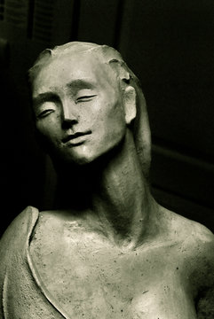 sculpture of women