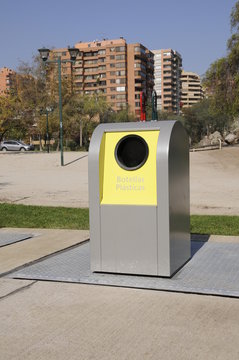 Basurero ecol&oacute;gico. reciclar.