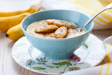 Porridge with bananas