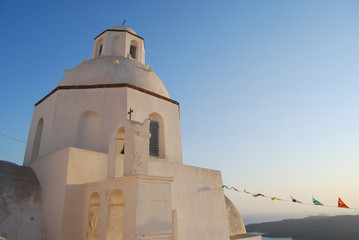 Obraz premium Iglesia en la localidad de Fira al atardecer. Santorini. Grecia.
