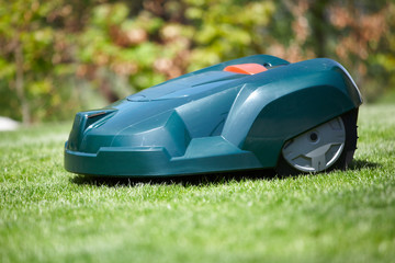 Rasen Roboter im Garten