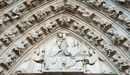 Obraz premium Sculptures on fasade of The Notre Dame de Paris. France.