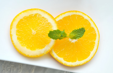 slices of lemon