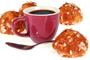 Tasse de café et chouquettes