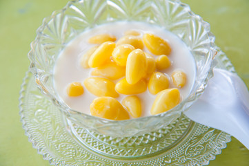 Traditional Chinese dessert cooked with bean curd skin