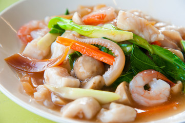 Seafood and Noodles in a Creamy Sauce : Guaitiao Rad Na