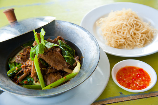 Baked goose with red pepper , chinese noodle and sauce