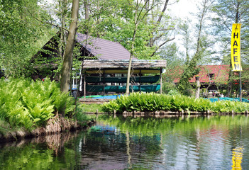 Obraz premium Lübben, Spreewald, Bootsverleih und Hafen