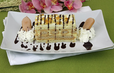 Cremeschnitte mit Biskotten