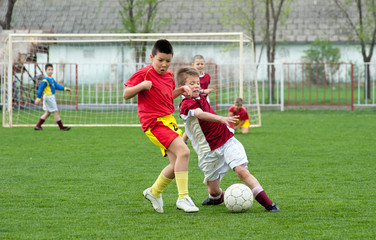 Obraz premium boys kicking ball