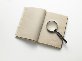 notebook with lens - quaderno con lente
