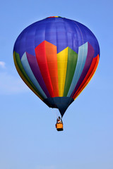 Naklejka premium Purple hot air balloon