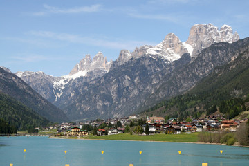alpine lake of auronzo and mountains of the tre cime di lavaredo - obrazy, fototapety, plakaty