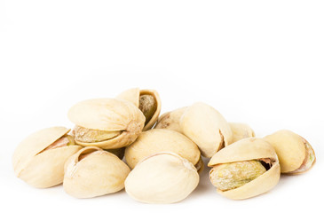 Fototapeta na wymiar pistachios heap against white background