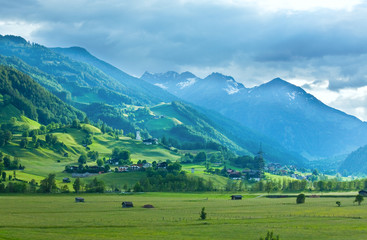 Fototapeta na wymiar Alpy lato wieś