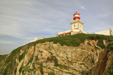 Fototapeta na wymiar Latarnia morska na Cabo da Roca, krajobraz portugalski