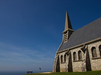 Fototapeta na wymiar Kamień kaplica zamknięta do morza